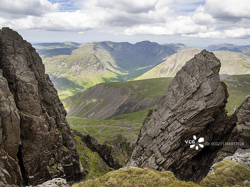 从英国湖区斯卡费尔的西蒙兹诺特眺望支柱山图片素材