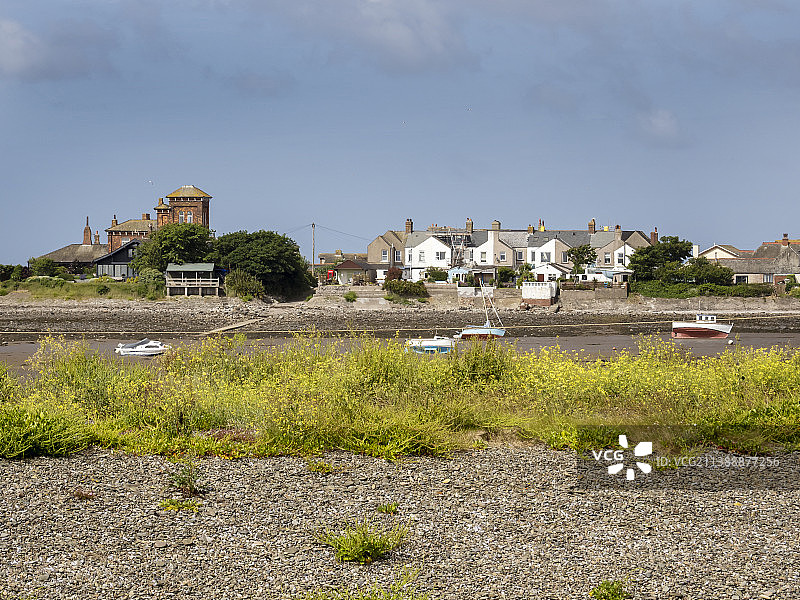 从英国坎布里亚郡莫克姆湾的富尔内岛眺望罗阿岛图片素材