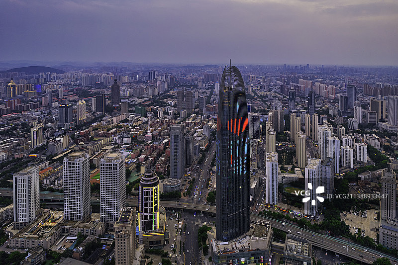 山东省济南市泉城广场城市傍晚天际线夜景风光图片素材