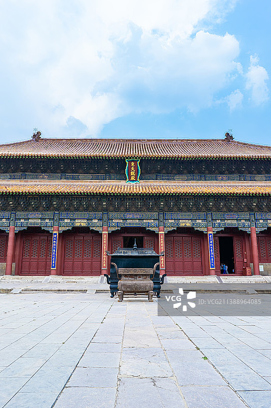 中国非都市风光拍摄主题，山东省泰安市国内著名景点泰山风景区，岱庙行宫里的天贶殿宫殿，户外白昼无人图像图片素材