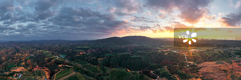 中国西北陕西省榆林市靖边县龙洲丹霞地貌波浪谷景区图片素材