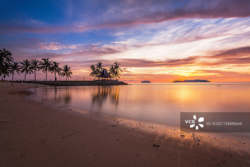 热带海滩的日落图片素材