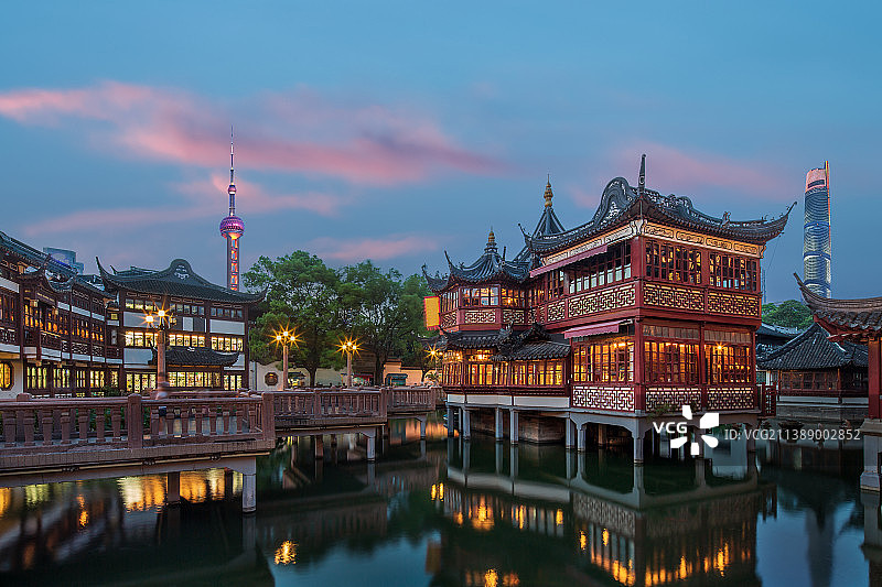 上海豫园湖心亭夜景图片素材