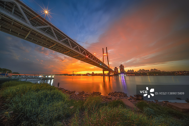 闵浦二桥的晚霞图片素材