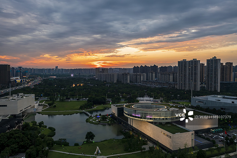 夕阳下的李自健美术馆图片素材