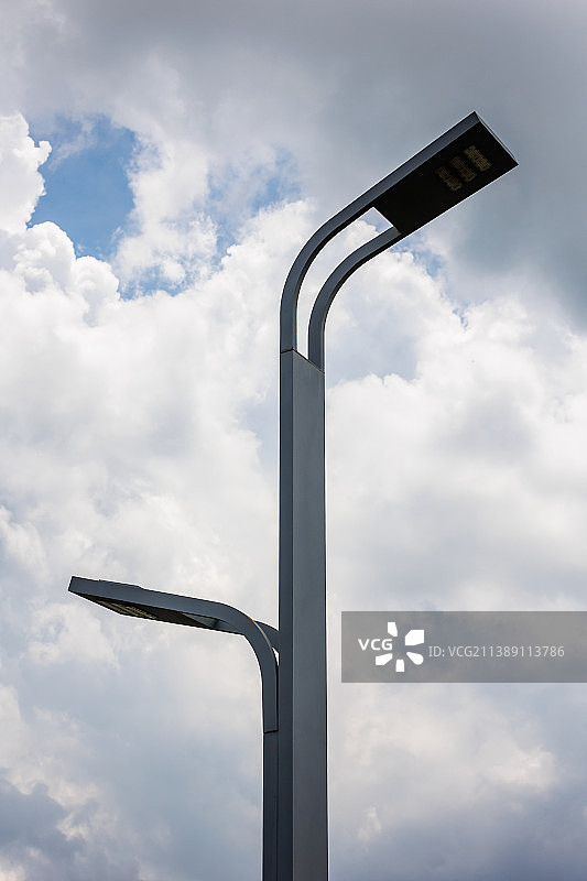 天空下的路灯图片素材