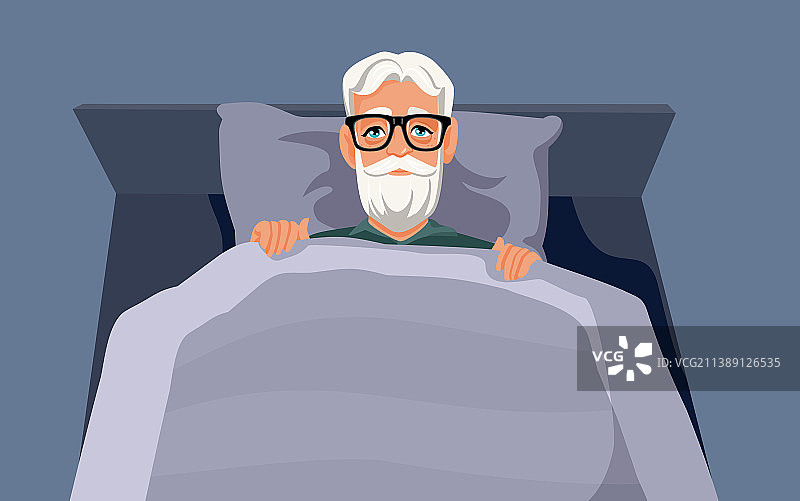 失眠的老年男人坐在床上图片素材