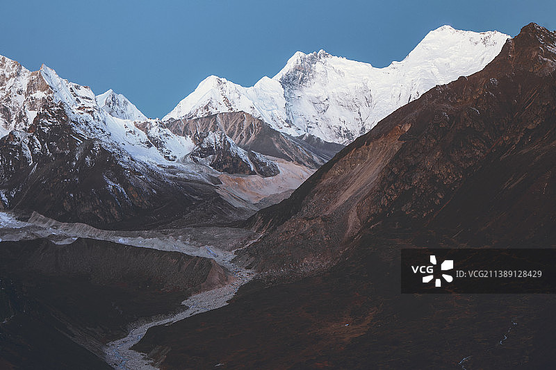 黎明前的珠穆朗玛峰图片素材