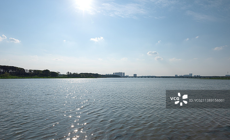 武汉市 城市天际线 逆光 后官湖图片素材