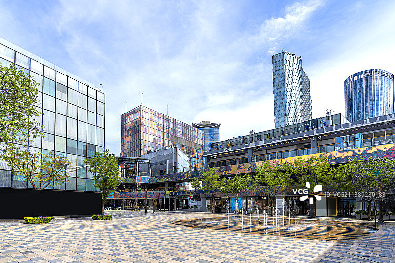 世贸天街 凤凰中心 三里屯 太古里 侨福芳草地 建筑 商场 步行街 喷泉 购物 建筑设计 时尚 蓝天图片素材