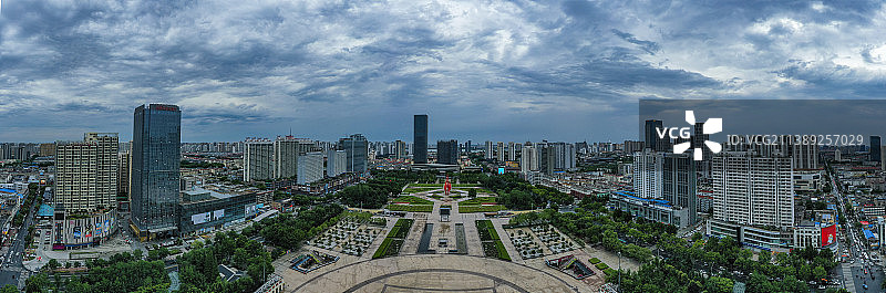 一小时前的临沂人民广场图片素材