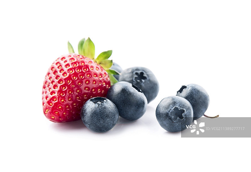白色背景下的浆果特写图片素材