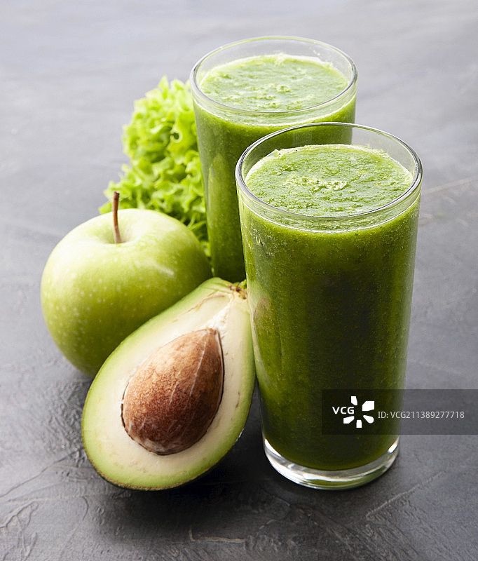 桌上的水果和饮品特写图片素材