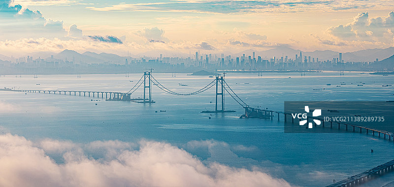 建设中的深中通道伶仃洋大桥与深圳城市天际线航拍2022图片素材