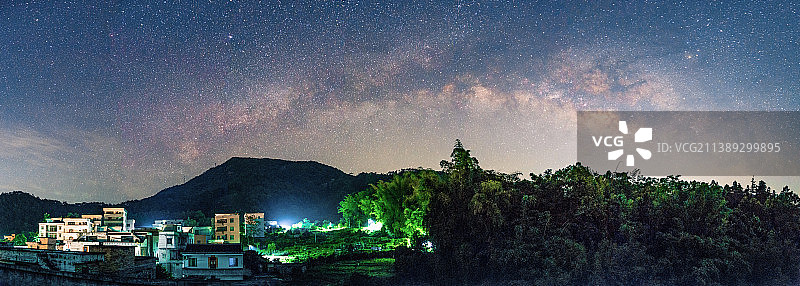 广东省肇庆市封开县的乡村星空银河图片素材