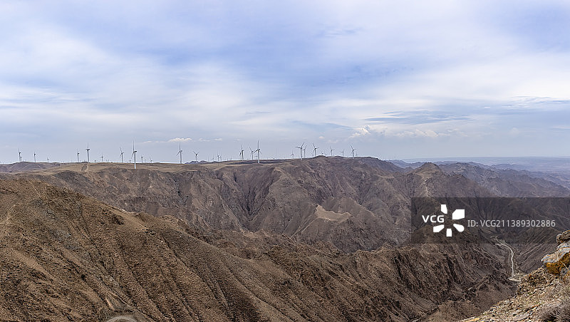 宁夏牛首山夏日风光---风力发电图片素材