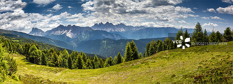 意大利博尔扎诺布雷萨诺内 Plose 风景和山脉图片素材