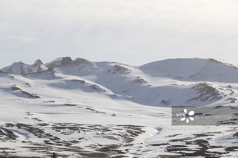 雪山映衬着天空的风景图片素材