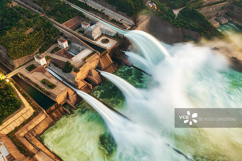 河南省洛阳市济源市黄河小浪底景区夏季调水调沙场景户外航拍图片素材