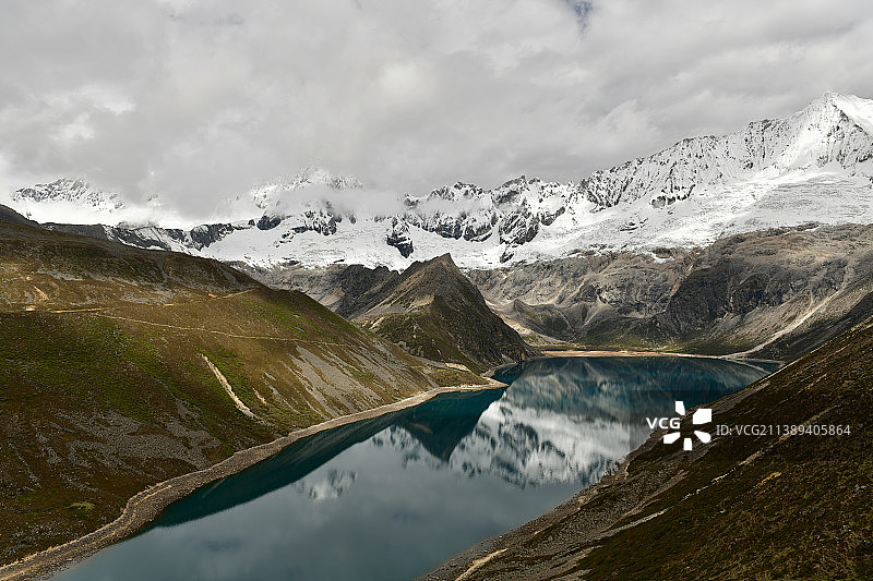 G219国道西藏山南市洛扎县色乡白马林措风光图片素材