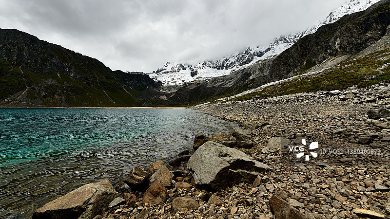 G219国道西藏山南市洛扎县色乡白马林措风光图片素材