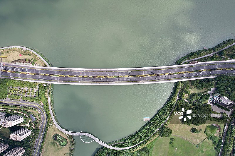 航拍视角下的金鸡湖大桥图片素材