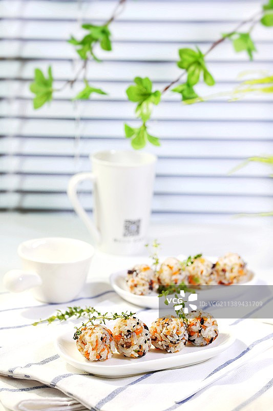 黑芝麻海苔饭团图片素材