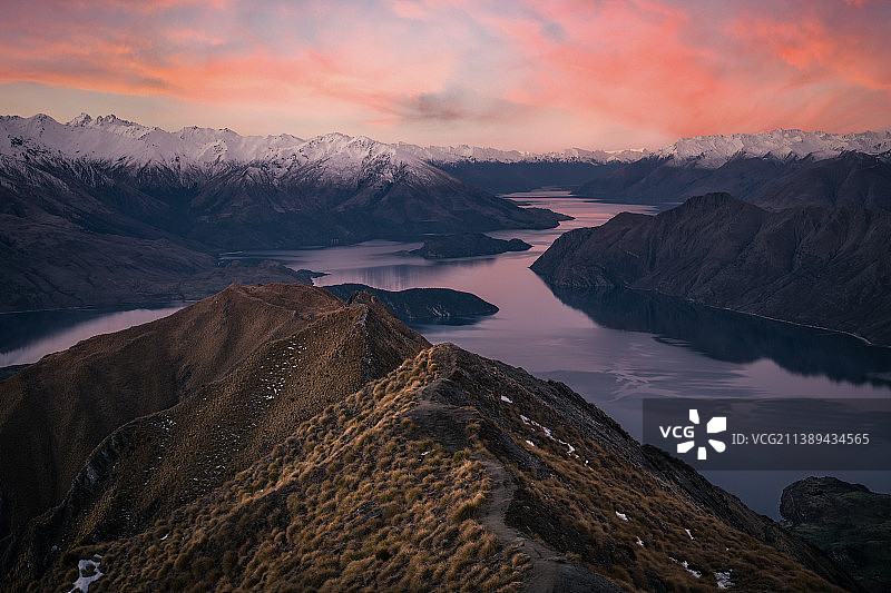 新西兰瓦纳卡罗伊斯峰雪山日落美景图片素材