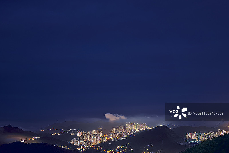 香港夜景：高角度拍摄的璀璨城市建筑图片素材