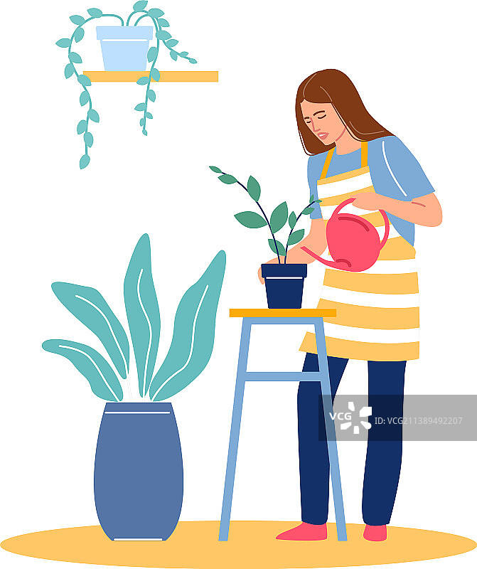 年轻女人在城市里给盆栽植物浇水图片素材