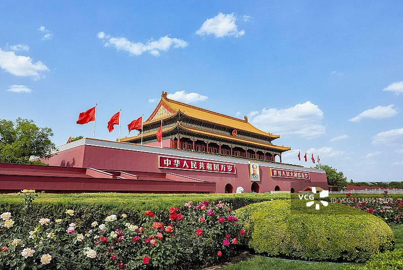 北京天安门，天安门广场，雄伟的建筑，蓝天白云下的天安门图片素材
