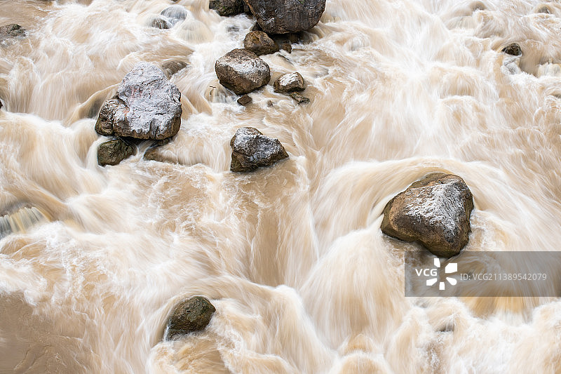 汛期时的河流图片素材