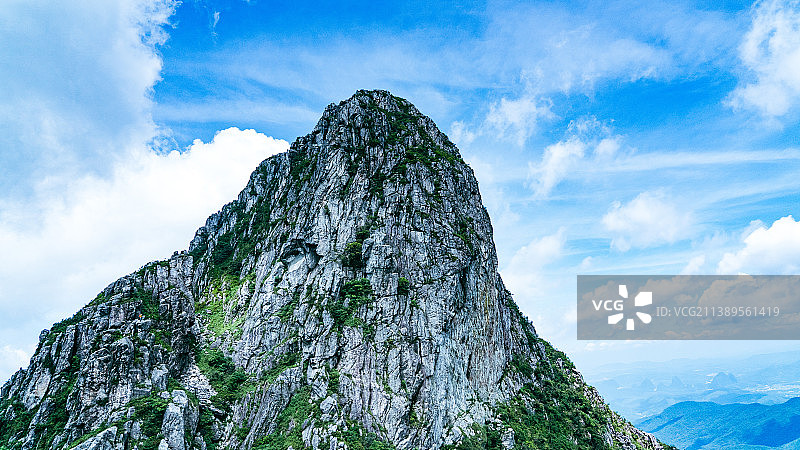 韶关市始兴县龙斗峰峭壁图片素材