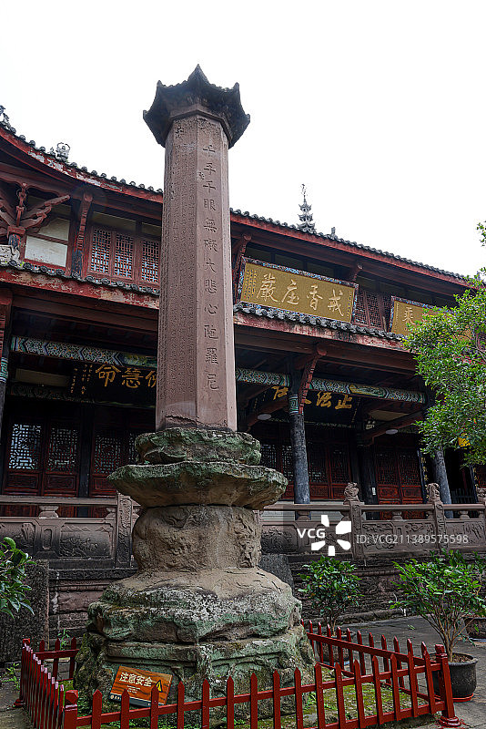 内江古迹：圣水寺石制佛经幢图片素材