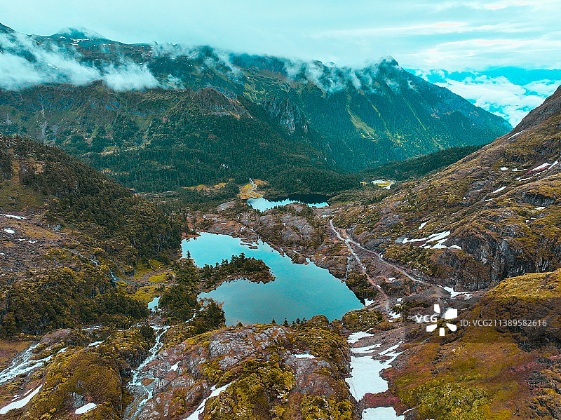航拍云南迪庆高原-南极洛雪山湖泊群图片素材