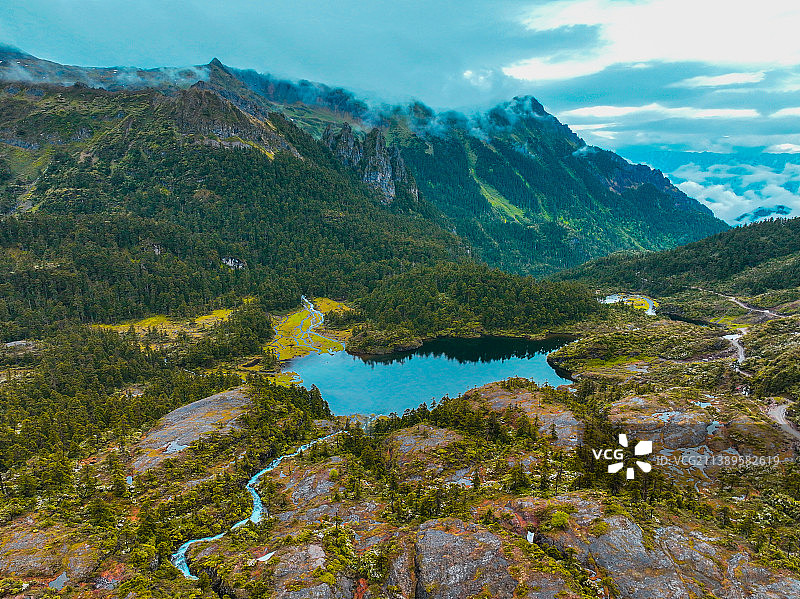 航拍云南迪庆高原-南极洛雪山湖泊群图片素材