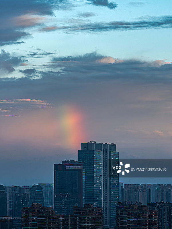 成都高新天府五街美年广场雪山彩虹图片素材