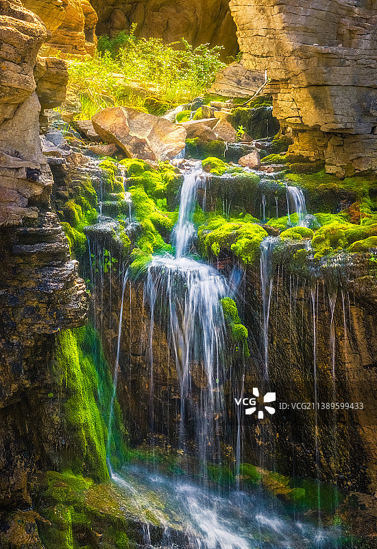 三线瀑布图片素材