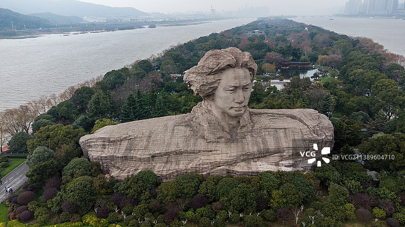 湖南省长沙市橘子洲青年毛泽东雕塑图片素材