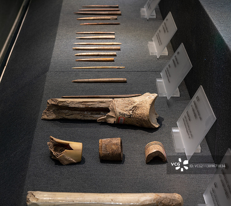 出土文物----新石器时代人类的生产和生活工具图片素材