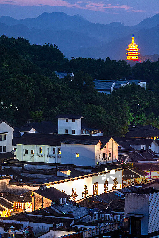 杭州河坊街和雷峰塔图片素材