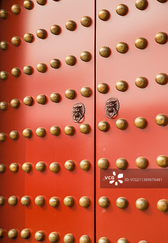 中式传统的红色大门图片素材