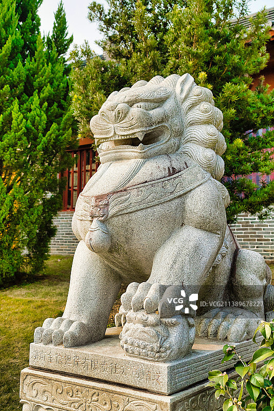 石霜寺门口的石狮子雕塑图片素材