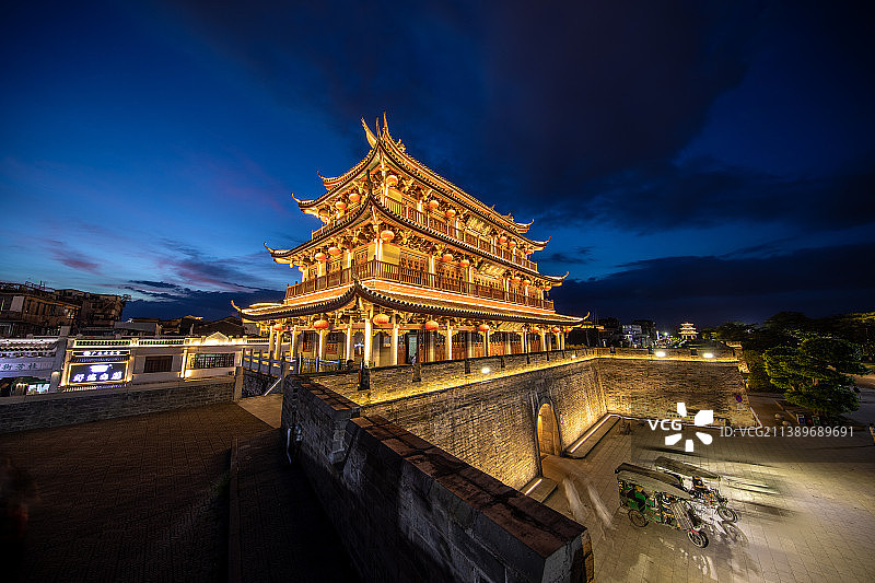 潮州广济桥城楼夜景图片素材