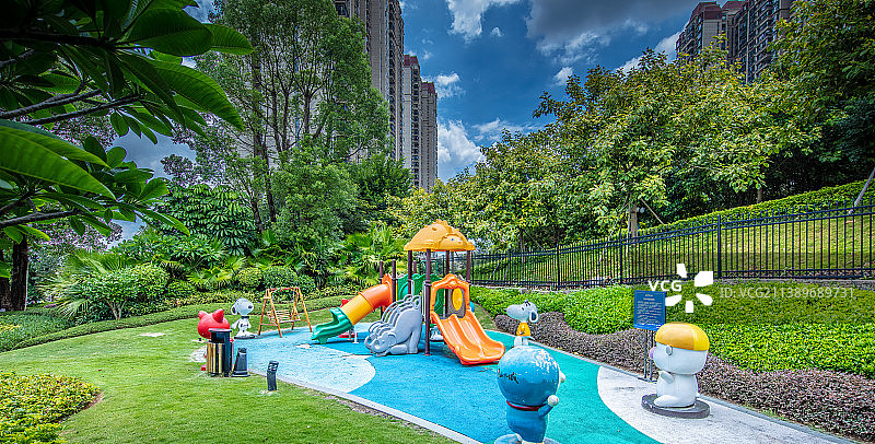 小区内儿童游乐园图片素材
