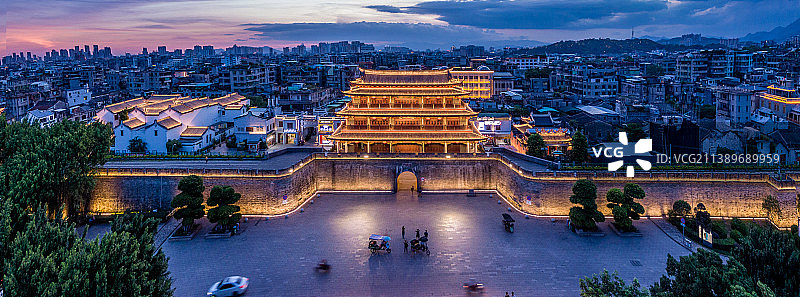 航拍傍晚的潮州广济桥景区图片素材