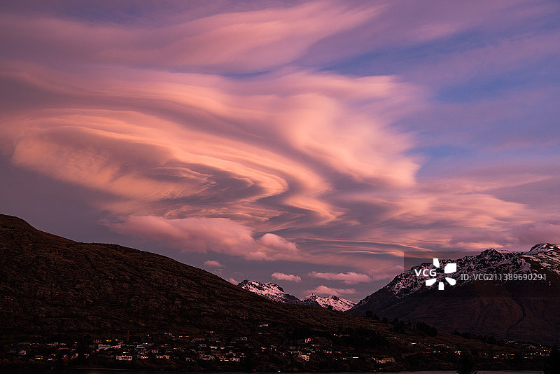 新西兰皇后镇荚状云晚霞图片素材