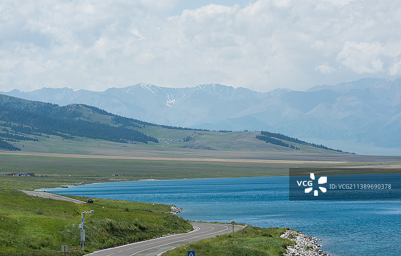 新疆赛里木湖风光图片素材
