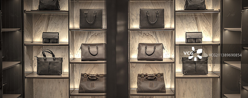 柜子里的包包图片素材