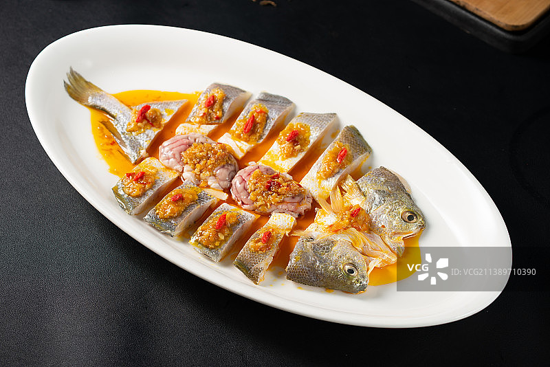 酱椒脑花蒸黄鱼图片素材